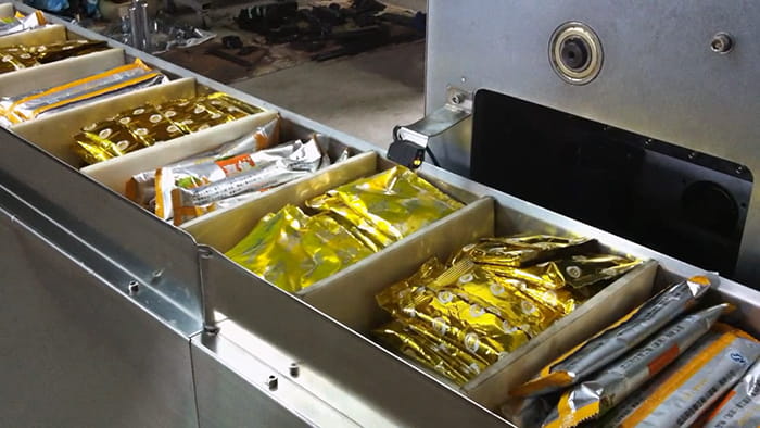 pouch-cartoning-machine-1